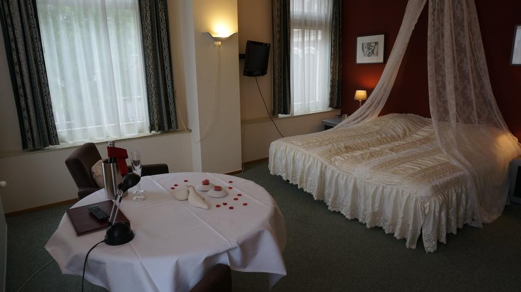 Hotel Het Gemeentehuis Uithuizen Ngoại thất bức ảnh